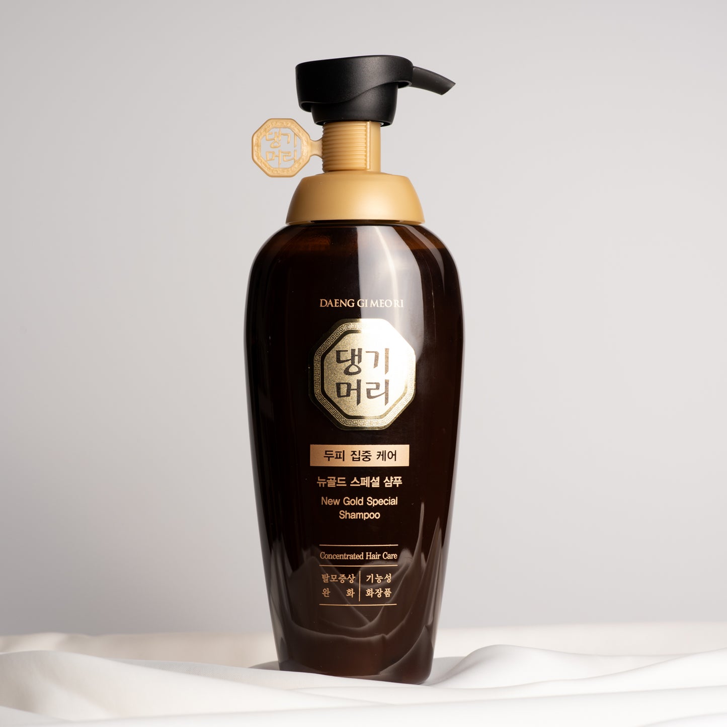 Daeng Gi Meo Ri - New Gold Special Shampoo - Strengthening shampoo for oily hair - 500 ml